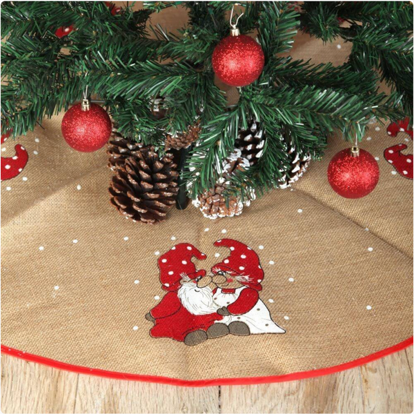 Juletræstæppe med nisse tema